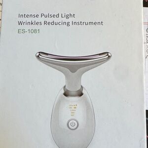 AuroraSkin 

ES-1081 Intense Pulsed Light Wrinkle Reducing Instrument - Silver